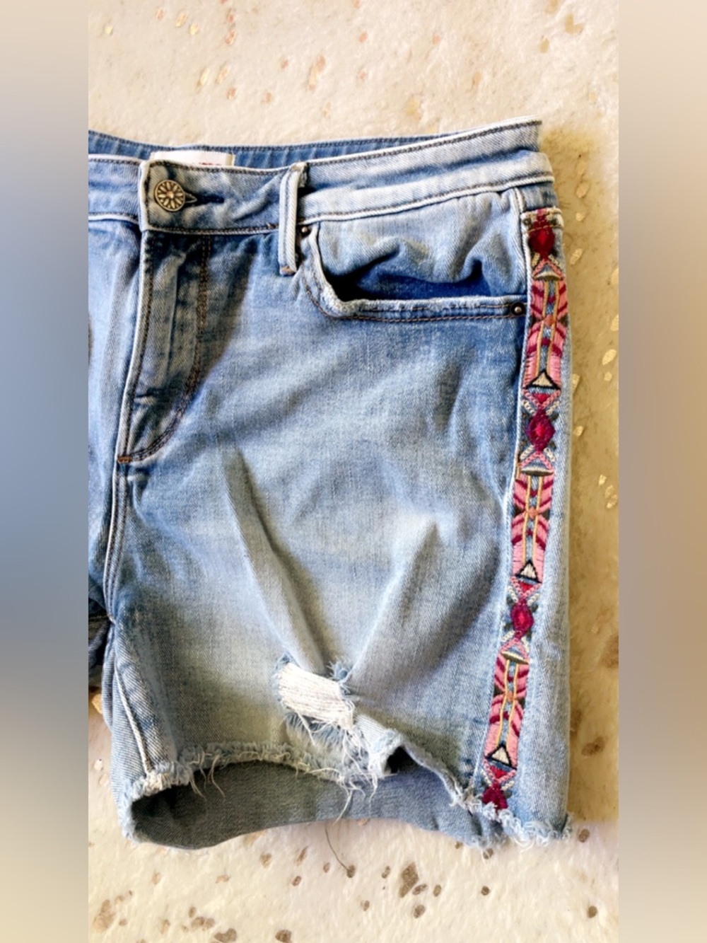 DRIFTWOOD Embroidered Lulu Denim Shorts 30 - Picture 2 of 7